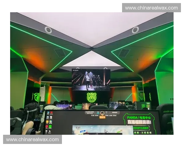网吧CSGO竞技氛围浓厚 玩家技术对决引发热血狂潮